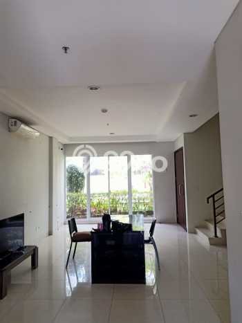 Disewakan! Rumah 3 Kamar Tidur &
2 Kamar Mandi di Puri Mansion, Jakarta Barat Disewakan! Rumah 3 Kamar Tidur &
2 Kamar Mandi di Puri Mansion, Jakarta Barat