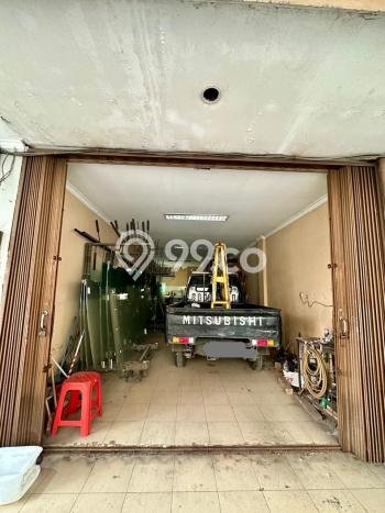 Ruko Dijual di Prime Area Jakarta Barat Luas 135m2 Ruko Dijual di Prime Area Jakarta Barat Luas 135m2