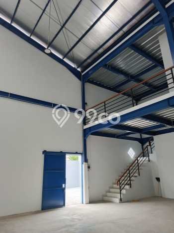 KEUNTUNGAN BERLIPAT! Gudang di Kamal, Luas 480m², Area Bisnis KEUNTUNGAN BERLIPAT! Gudang di Kamal, Luas 480m², Area Bisnis