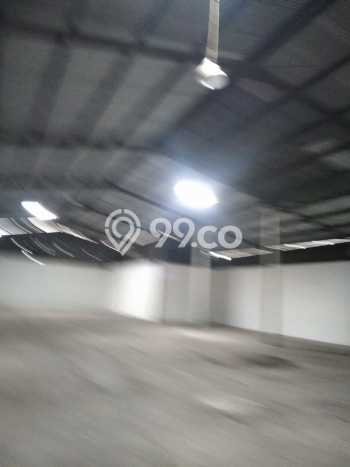 Gudang Disewa di Jakarta Barat dengan LB 1100m2 Area Komersial Ramai Gudang Disewa di Jakarta Barat dengan LB 1100m2 Area Komersial Ramai