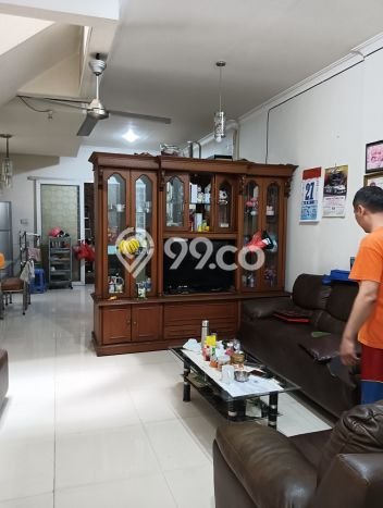 Siap Huni Hunian Elit 4 Kamar di Tambora Dekat ke Mana Pun Siap Huni Hunian Elit 4 Kamar di Tambora Dekat ke Mana Pun