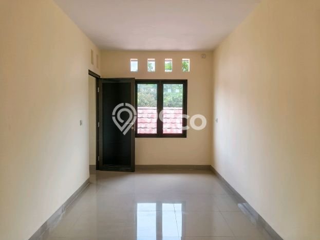 Hunian Mewah LB 250m2 Siap Huni Desain Elegan di BSD Taman Crysant, Tangerang Hunian Mewah LB 250m2 Siap Huni Desain Elegan di BSD Taman Crysant, Tangerang