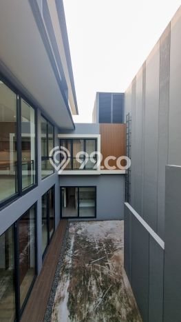 Jual Rumah Mewah Megah Dengan View Eksklusif di BSD City, Tangerang Jual Rumah Mewah Megah Dengan View Eksklusif di BSD City, Tangerang