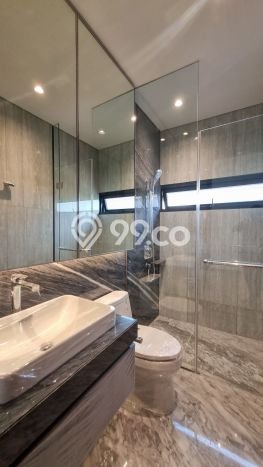 Jual Rumah Mewah Megah Dengan View Eksklusif di BSD City, Tangerang Jual Rumah Mewah Megah Dengan View Eksklusif di BSD City, Tangerang