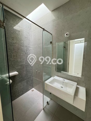 Ready to Use! Luxury House LT 126m2 Desain Elegan di Alam Sutera Ready to Use! Luxury House LT 126m2 Desain Elegan di Alam Sutera