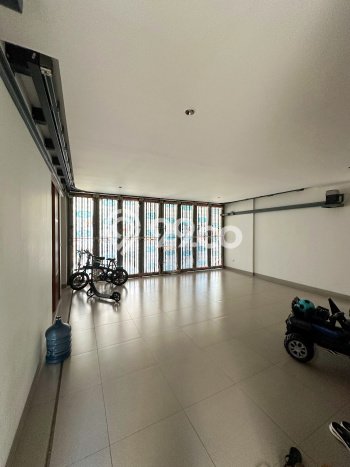 Rumah Elit Modern Tanpa Renovasi di BSD City Tangerang Rumah Elit Modern Tanpa Renovasi di BSD City Tangerang