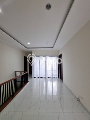 Rumah Luxury Modern Tanpa Renovasi di Suvarna Sutera Tangerang Rumah Luxury Modern Tanpa Renovasi di Suvarna Sutera Tangerang
