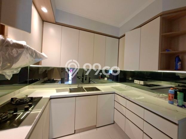 Rumah Elit LB 241m2 Siap Huni Desain Elegan di Alam Sutera, Tangerang Rumah Elit LB 241m2 Siap Huni Desain Elegan di Alam Sutera, Tangerang