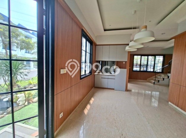 Rumah Elit LB 241m2 Siap Huni Desain Elegan di Alam Sutera, Tangerang Rumah Elit LB 241m2 Siap Huni Desain Elegan di Alam Sutera, Tangerang