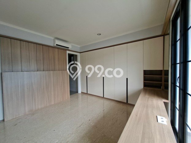 Rumah Elit LB 241m2 Siap Huni Desain Elegan di Alam Sutera, Tangerang Rumah Elit LB 241m2 Siap Huni Desain Elegan di Alam Sutera, Tangerang