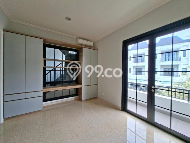 Rumah Elit LB 241m2 Siap Huni Desain Elegan di Alam Sutera, Tangerang Rumah Elit LB 241m2 Siap Huni Desain Elegan di Alam Sutera, Tangerang