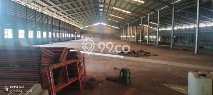 Gudang Premium Kawasan Jati Uwung, Luas 5300m2m², Jalan Utama, Area Bisnis Aktif Gudang Premium Kawasan Jati Uwung, Luas 5300m2m², Jalan Utama, Area Bisnis Aktif
