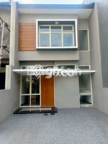 PRIME LOCATION! Rumah Strategis di Laweyan, LT 98m2m² LB 110m2m² PRIME LOCATION! Rumah Strategis di Laweyan, LT 98m2m² LB 110m2m²