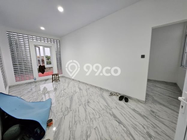 Rumah 4 KT 3 KM LT 215m2m², LB 300m2m² di Karang Tengah, Tangerang Rumah 4 KT 3 KM LT 215m2m², LB 300m2m² di Karang Tengah, Tangerang