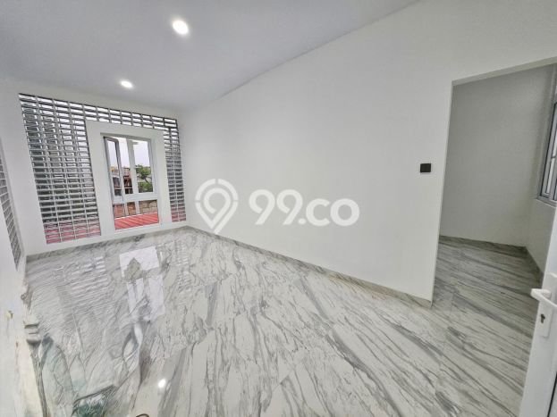 Rumah 4 KT 3 KM LT 215m2m², LB 300m2m² di Karang Tengah, Tangerang Rumah 4 KT 3 KM LT 215m2m², LB 300m2m² di Karang Tengah, Tangerang