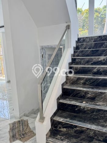 Rumah 4 KT 3 KM LT 215m2m², LB 300m2m² di Karang Tengah, Tangerang Rumah 4 KT 3 KM LT 215m2m², LB 300m2m² di Karang Tengah, Tangerang
