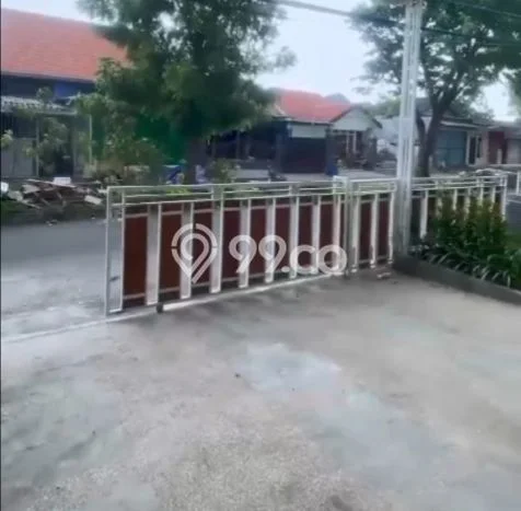Rumah Luas Asri 2 KT Siap Huni di Petemon Surabaya Rumah Luas Asri 2 KT Siap Huni di Petemon Surabaya