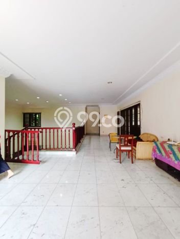 Rumah Lingkungan Asri di Pondok Indah, Jakarta Selatan, Luas 428m² LB 450m² Rumah Lingkungan Asri di Pondok Indah, Jakarta Selatan, Luas 428m² LB 450m²