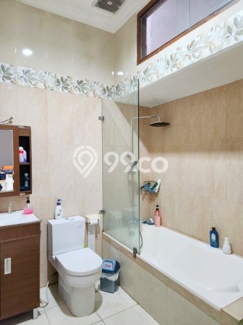 Rumah Mewah LB 500m2 Siap Huni Desain Elegan di Kemang, Jakarta Selatan Rumah Mewah LB 500m2 Siap Huni Desain Elegan di Kemang, Jakarta Selatan