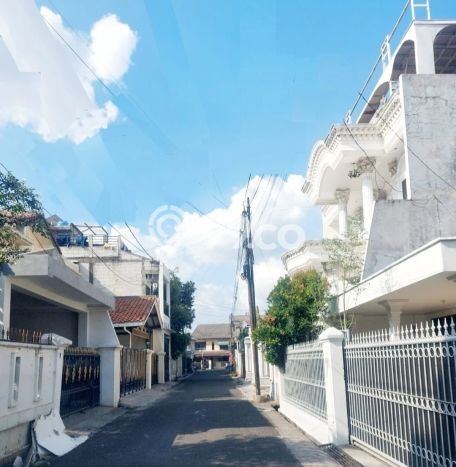 Rumah Berkualitas , Jakarta Selatan, LT 242m2m² LB 100m2m² Rumah Berkualitas , Jakarta Selatan, LT 242m2m² LB 100m2m²