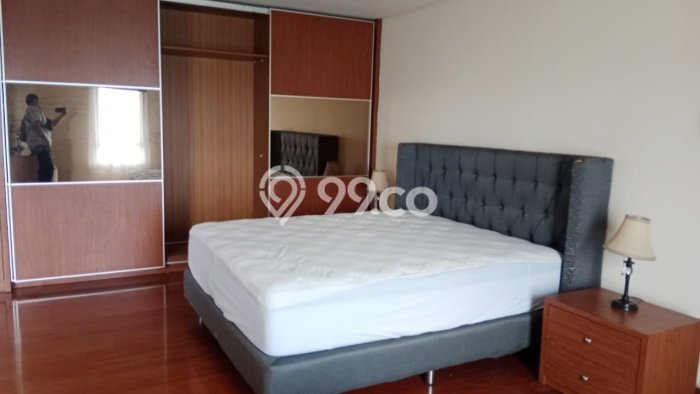 Apartemen Sewa 4 Kamar Hemat Siap Huni di Jakarta Selatan, Luas 212m2 Apartemen Sewa 4 Kamar Hemat Siap Huni di Jakarta Selatan, Luas 212m2
