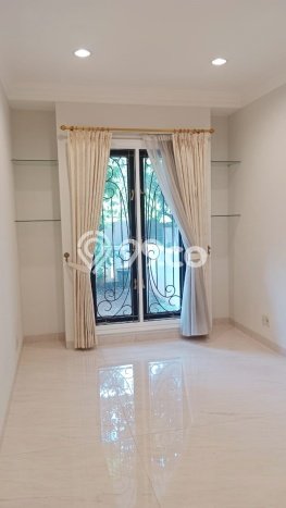Rumah Mewah LB 400m2 Siap Huni Desain Elegan di Pondok Indah, Jakarta Selatan Rumah Mewah LB 400m2 Siap Huni Desain Elegan di Pondok Indah, Jakarta Selatan