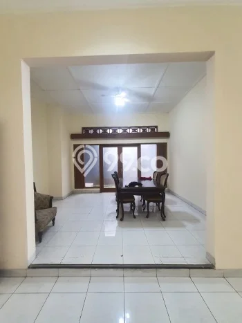 Lokasi strategis! Rumah siap huni dikontrakkan di Cilandak LB 400m2 Lokasi strategis! Rumah siap huni dikontrakkan di Cilandak LB 400m2