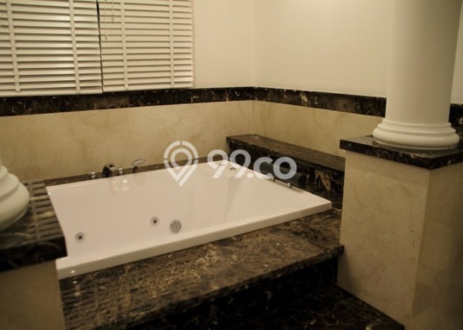 For Sale! Luxury House LT 1312m2 Desain Elegan di Pejaten For Sale! Luxury House LT 1312m2 Desain Elegan di Pejaten