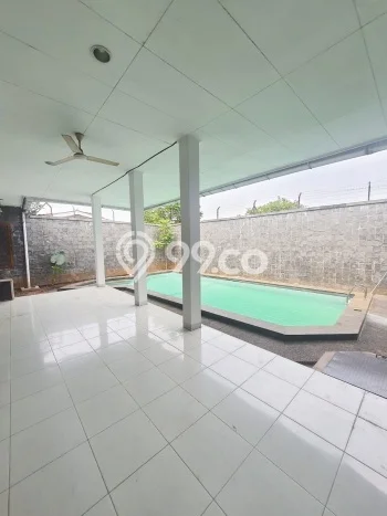 Lokasi strategis! Rumah siap huni dikontrakkan di Cilandak LB 400m2 Lokasi strategis! Rumah siap huni dikontrakkan di Cilandak LB 400m2