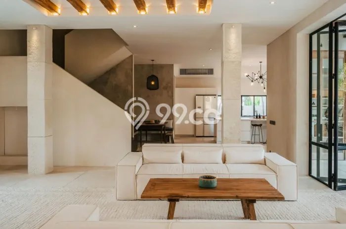 Vila Terawat Kawasan , Area 1600m2m², Lokasi Premium dengan akses bagus Vila Terawat Kawasan , Area 1600m2m², Lokasi Premium dengan akses bagus
