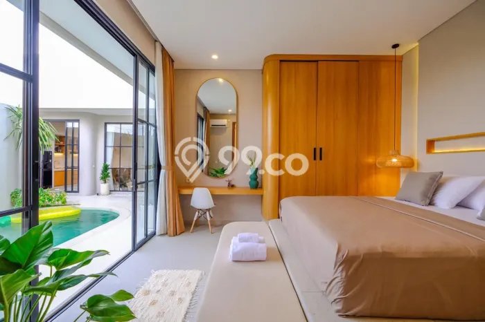 FOR SALE! Vila Kawasan , Area 180m2m², Posisi Premium FOR SALE! Vila Kawasan , Area 180m2m², Posisi Premium