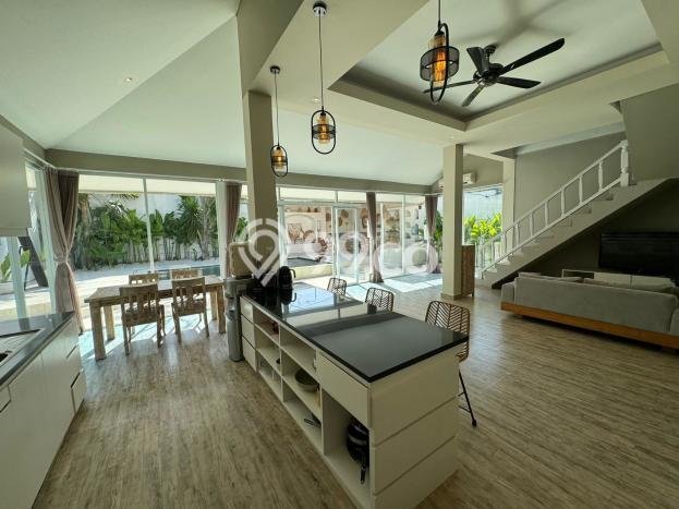 Hunian Elit LB 250m2 Siap Pakai Desain Elegan di Kerobokan, Badung Hunian Elit LB 250m2 Siap Pakai Desain Elegan di Kerobokan, Badung