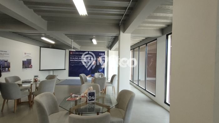 LOKASI STRATEGIS! Gudang Kawasan Benda, Luas 216m2m², Akses Utama LOKASI STRATEGIS! Gudang Kawasan Benda, Luas 216m2m², Akses Utama