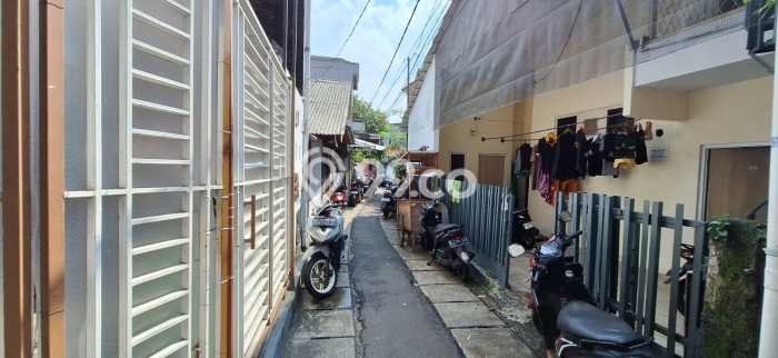 Dijual Segera Kost 12 Kamar, 8 Kamar Mandi di Kebayoran Baru, Jakarta Selatan, Luas 160m2 Dijual Segera Kost 12 Kamar, 8 Kamar Mandi di Kebayoran Baru, Jakarta Selatan, Luas 160m2