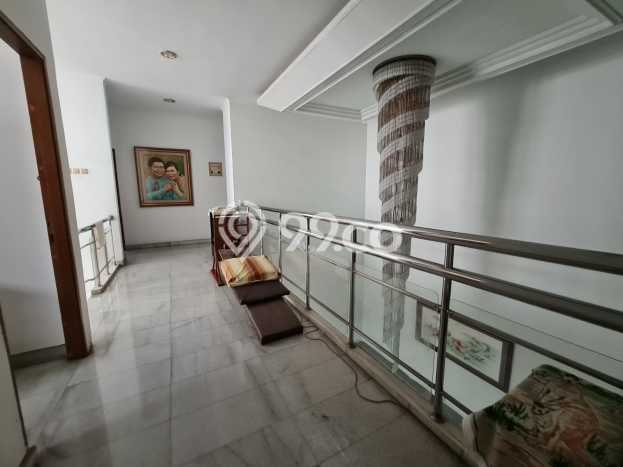 Rumah 6 KT 4 KM LT 300m², LB 275m² di Kebon Jeruk, Jakarta Barat Rumah 6 KT 4 KM LT 300m², LB 275m² di Kebon Jeruk, Jakarta Barat
