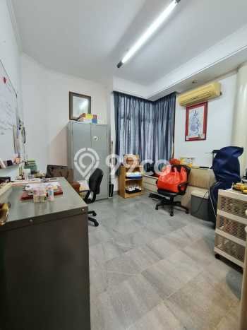Rumah 6 KT 4 KM LT 300m², LB 275m² di Kebon Jeruk, Jakarta Barat Rumah 6 KT 4 KM LT 300m², LB 275m² di Kebon Jeruk, Jakarta Barat