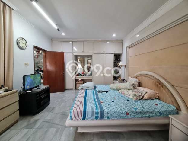 Rumah 6 KT 4 KM LT 300m², LB 275m² di Kebon Jeruk, Jakarta Barat Rumah 6 KT 4 KM LT 300m², LB 275m² di Kebon Jeruk, Jakarta Barat