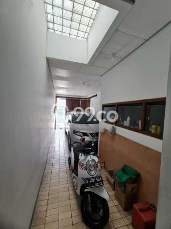 Rumah 6 KT 4 KM LT 300m², LB 275m² di Kebon Jeruk, Jakarta Barat Rumah 6 KT 4 KM LT 300m², LB 275m² di Kebon Jeruk, Jakarta Barat