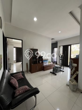 Rumah Elit Modern Tanpa Renovasi di BSD City Tangerang Rumah Elit Modern Tanpa Renovasi di BSD City Tangerang