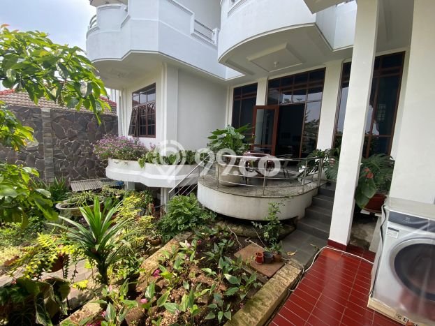 Ready to Use! Luxury House LT 501m2 Desain Elegan di Parongpong Ready to Use! Luxury House LT 501m2 Desain Elegan di Parongpong