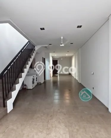 Rumah Strategis di Kemang, 4 KT, Area Tenang, LT 1500m² Bangunan 750m² Rumah Strategis di Kemang, 4 KT, Area Tenang, LT 1500m² Bangunan 750m²