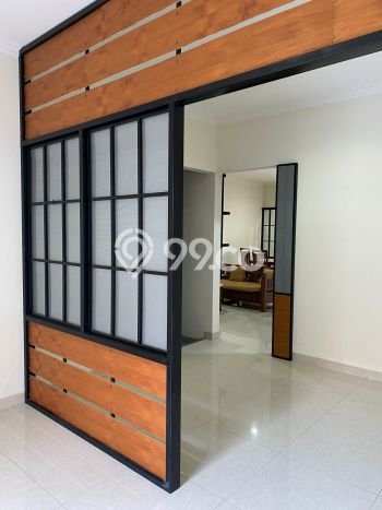 Lokasi strategis! Rumah siap huni disewakan di Tembalang LB 210m2 Lokasi strategis! Rumah siap huni disewakan di Tembalang LB 210m2