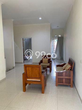 Lokasi strategis! Rumah siap huni disewakan di Tembalang LB 210m2 Lokasi strategis! Rumah siap huni disewakan di Tembalang LB 210m2