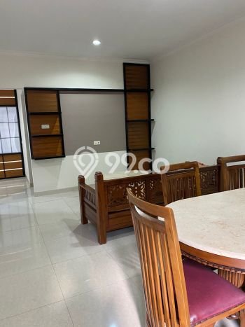 Lokasi strategis! Rumah siap huni disewakan di Tembalang LB 210m2 Lokasi strategis! Rumah siap huni disewakan di Tembalang LB 210m2