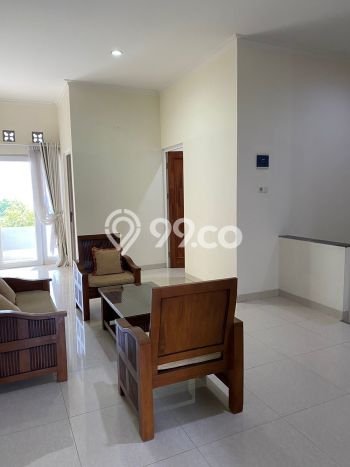 Lokasi strategis! Rumah siap huni disewakan di Tembalang LB 210m2 Lokasi strategis! Rumah siap huni disewakan di Tembalang LB 210m2