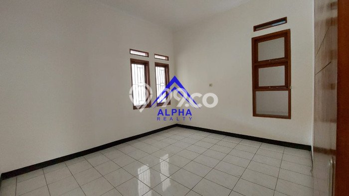 Hunian Eksklusif Dijual LT 294m2 di Batununggal, Bandung Hunian Eksklusif Dijual LT 294m2 di Batununggal, Bandung
