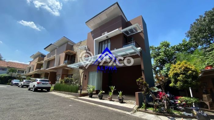 Rumah Mewah LB 250m2 Siap Huni Desain Elegan di Bandung Kota, Bandung Rumah Mewah LB 250m2 Siap Huni Desain Elegan di Bandung Kota, Bandung