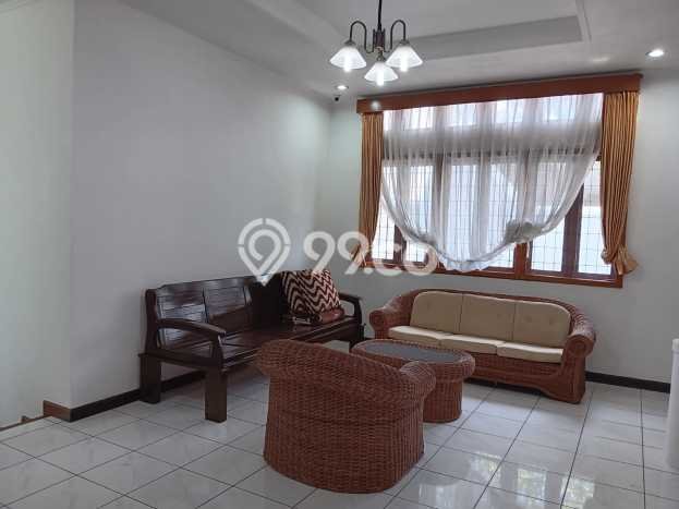 Disewakan! Rumah 5 Kamar Tidur &
4 Kamar Mandi di Geger Kalong, Bandung Disewakan! Rumah 5 Kamar Tidur &
4 Kamar Mandi di Geger Kalong, Bandung