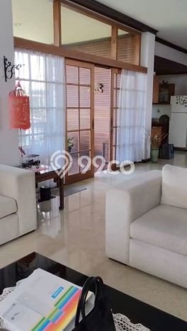 Rumah Mewah LB 425m2 Siap Pakai Desain Elegan di Cipaku, Bandung Rumah Mewah LB 425m2 Siap Pakai Desain Elegan di Cipaku, Bandung
