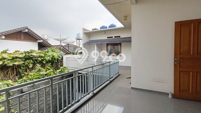 Rumah Elit Modern Tanpa Renovasi di Setra Indah Bandung Rumah Elit Modern Tanpa Renovasi di Setra Indah Bandung